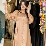 Robe satin a bouton